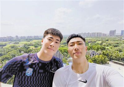 不戴奶罩的邻居hd无删减